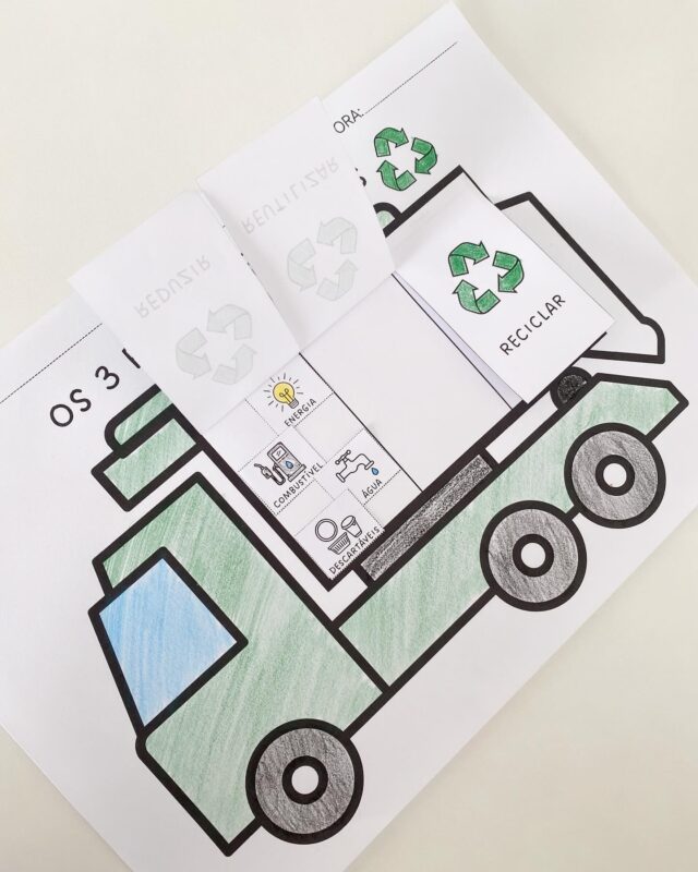 🌱 Ensine Sustentabilidade de Forma Lúdica e Criativa! ♻️Apresente os 3R’s – Reduzir, Reutilizar e Reciclar – com um material pedagógico visual, interativo e totalmente alinhado à BNCC!📘 Atividade pronta para uma aula de 50 minutos, voltada para Educação Infantil e Anos Iniciais, integrando Natureza e Sociedade, Educação Ambiental e Artes.🛻 As crianças vão colorir, recortar e colar em um divertido caminhão de coleta seletiva, aprendendo com imagens práticas como agir para cuidar do planeta. A aula inclui:✅ Roda de conversa sobre lixo e atitudes sustentáveis
✅ Painel coletivo com caminhão dos 3R’s
✅ Atividade individual com pintura e classificação de imagens
✅ Reflexão final sobre o que podemos fazer pelo meio ambiente🎯 Objetivos pedagógicos:Compreensão dos conceitos de Reduzir, Reutilizar e ReciclarEstímulo à coordenação motora finaTrabalho em grupo e consciência ecológicaExpressão artística e oral🧠 Habilidades da BNCC desenvolvidas:
EI03ET06 • EF02CI01 • EI03CG05 • EF15AR01💡 Ideal para professores que querem abordar sustentabilidade de forma prática e encantadora!
🧩 Material inclui: painel coletivo, versão individual do caminhão, imagens para recorte, sugestões de perguntas e muito mais.👉 Adquira e garanta seu material completo para uma aula que vai fazer a diferença na mente — e no coração — dos seus alunos!🛒🛍️Compre através do link na bio ou comente EU QUERO  para receber o link no direct.
•Se não encontrar a mensagem, confira na aba  de “solicitações” que estará lá !
Me siga para a mensagem aparecer♥️