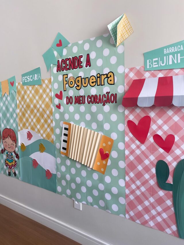 🎉✨ CHEGOU O PAINEL JUNINO MAIS FOFO DO ARRAIÁ! ✨🎉Transforme sua sala de aula ou ambiente escolar com esse painel junino encantador, cheio de cores, alegria e personagens fofinhos que vão conquistar crianças e adultos! 💛🧡💚📏 Medindo 1,29 x 2,43, ele é perfeito para destacar o clima de São João de forma divertida e acolhedora!
🌽🍭 Ideal para decorar cantinhos temáticos, recepção da escola ou mural da festa!
🎨 Pronto para imprimir e encantar!Garanta o seu e leve todo o encanto do arraiá direto pro seu espaço!📩 Clique no link da bio ou digite EU QUERO e adquira já seu painel junino!#PainelJunino #DecoraçãoJunina #ArraiáFofo #EducaçãoComAmor #RecursosPedagógicos #JunhoNaEscola