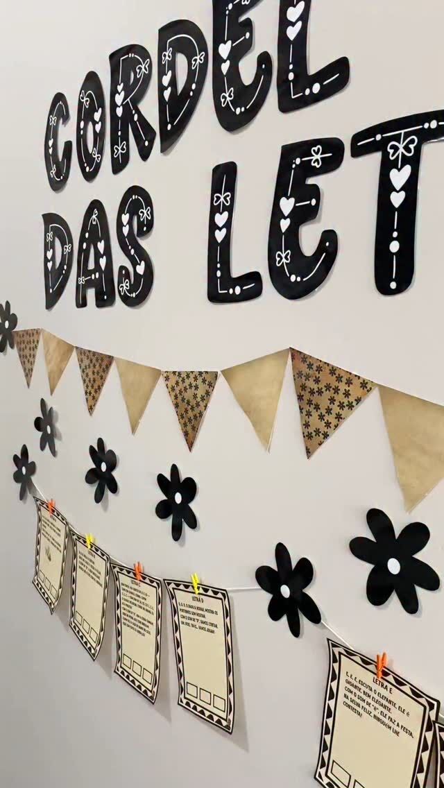 📚✨ Que tal unir rima, ritmo e alfabetização de forma divertida?
Apresente aos pequenos a literatura de cordel com um material criativo e completo:

🧠 Cordel dos Sons das Letras!
👉 Ideal para trabalhar os sons iniciais, a leitura, a escrita e a criatividade.

✅ Atividade interativa , leitura , escrita e ilustração.
✅ Mural coletivo com os cordéis das crianças
✅ Encontro lúdico com a consciência fonêmica!

✨Contém:
📌28 textos letras de A a Z
📌Letreiro para painel
📌Flores
📌Bandeirolas

💡 Simples de aplicar!

🎉 Perfeito para turmas de alfabetização!

📎 Material pronto para imprimir e usar.

🛒🛍️Compre através do link na bio ou comente EU QUERO  para receber o link no direct.
•Se não encontrar a mensagem, confira na aba  de “solicitações” que estará lá !
Me siga para a mensagem aparecer♥️